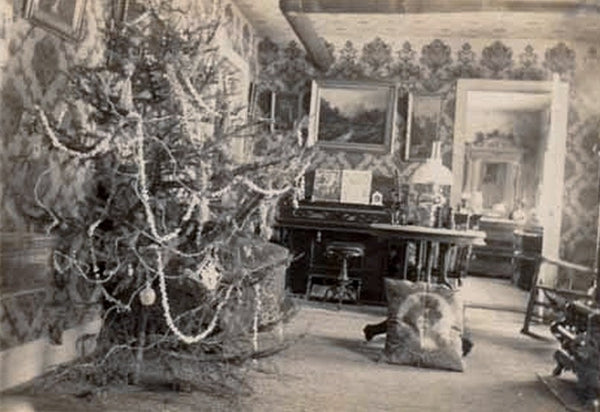 Christmas Parlor with Wallpaper